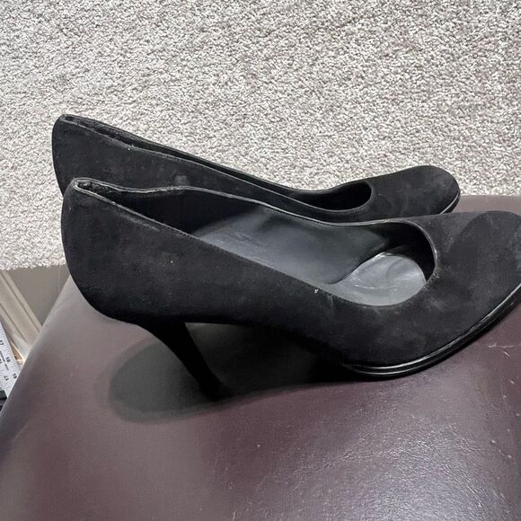 Stuart Weitzman Woman’s Round Toe Black Suede Heels Pumps Size 10 N - Picture 3 of 10